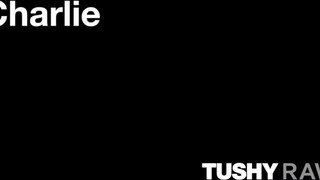 TUSHYRAW - Charlie a szexi világos szőke milf