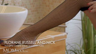 Florane Russell a szexi cseh csöcsös milf
