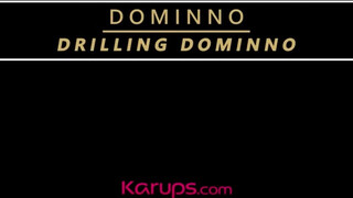 Karups - Dominno a hatalmas cicis milf