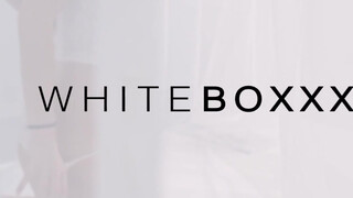 WHITEBOXXX - Tiffany Tatum alaposan kinyalva