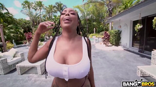BANGBROS - Yum Thee Boss az óriás cicis milf