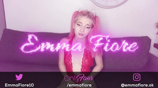 Emma Fiore leszopja a dildót