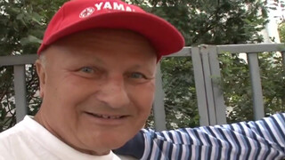 Gyuribácsi és a haverja kúrják a csajt