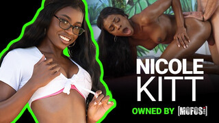 Mofos - Nicole Kitt a szexi nagy csöcsű csoki lány