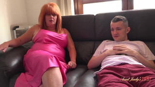 Aunt Judys XXX - Melanie megkívánta a félénk srácot
