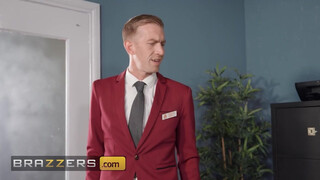 BRAZZERS - Clea Gaultier análjába nagy faszok is beférnek