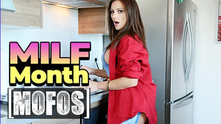 MOFOS - Mandy Flores feneke megkúrelva