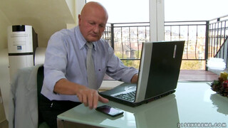 Gyuribácsi imádja a fiatal pinát