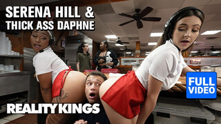 REALITY KINGS - Thick Ass Daphne és Serena Hill a szexi pincérnők