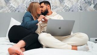Vágyakozó tini csábítja el a szűz fiút első találkozáson - forró krémes kitöltés mélyen